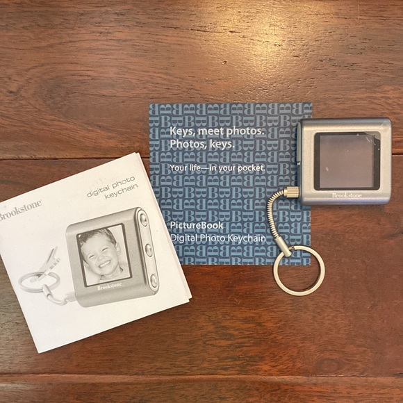 Unused Digital Photo Keychain- Great for kids or those without a cell phone - Picture 2 of 16